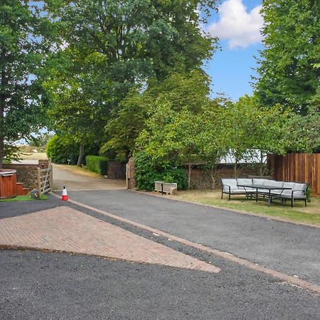 The Roost Group - The Coach House - Hot Tub Villa Gravesend Oda fotoğraf