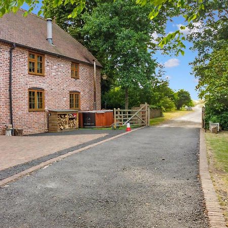 The Roost Group - The Coach House - Hot Tub Villa Gravesend Oda fotoğraf