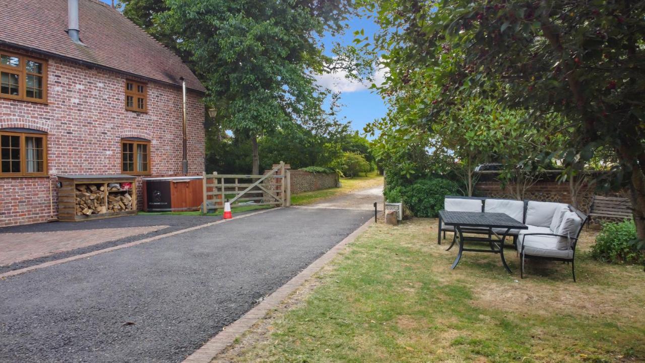 The Roost Group - The Coach House - Hot Tub Villa Gravesend Dış mekan fotoğraf