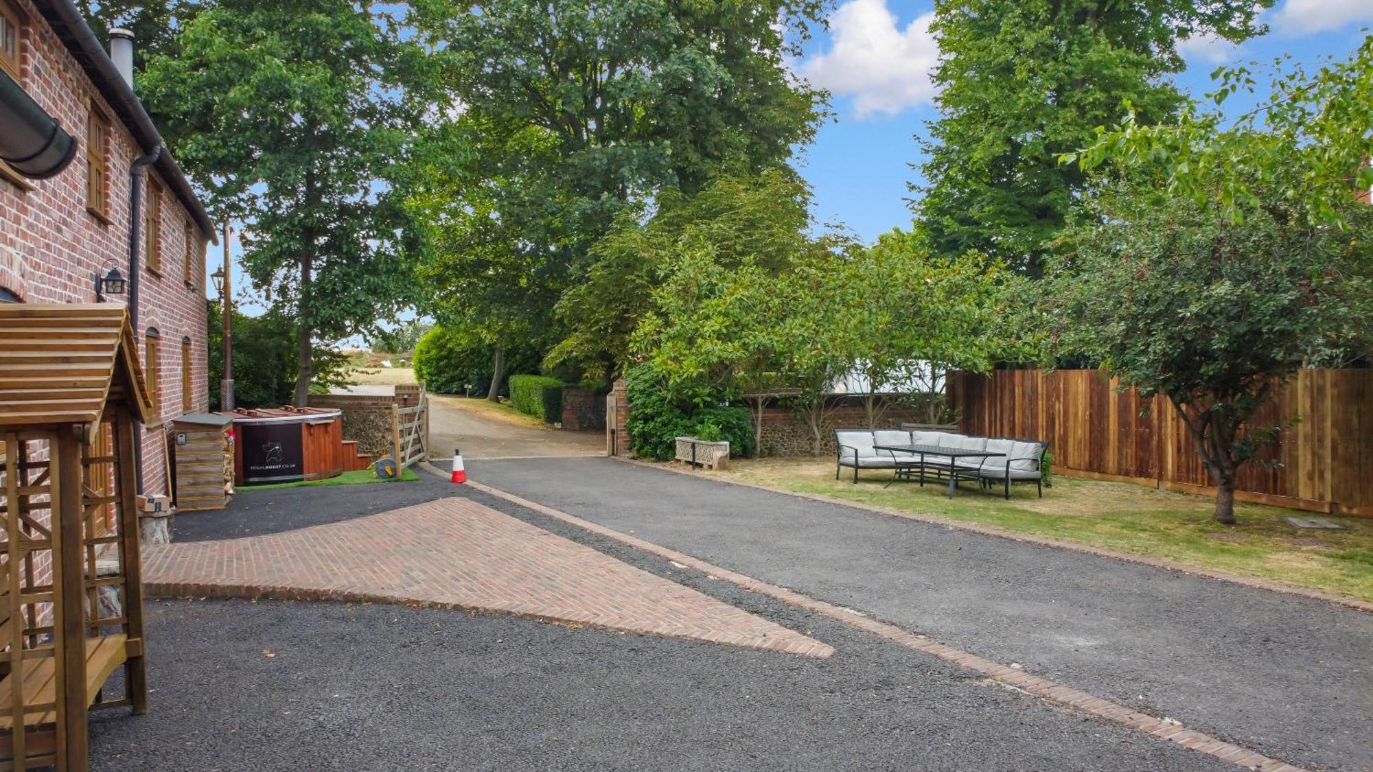 The Roost Group - The Coach House - Hot Tub Villa Gravesend Oda fotoğraf